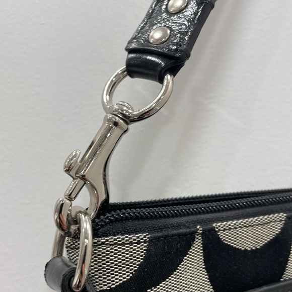 Coach purse - Picture 4 of 8